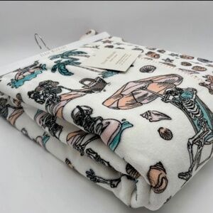 Isaac Mizrahi SUMMERWEEN Beach Skeletons Oversize Reversible Throw